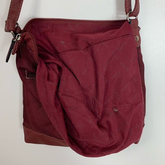 Roots Canada Womens Crossbody Purse Burgandy *Flawed Multi Pocket Zip Adjustable - Picture 11 of 16